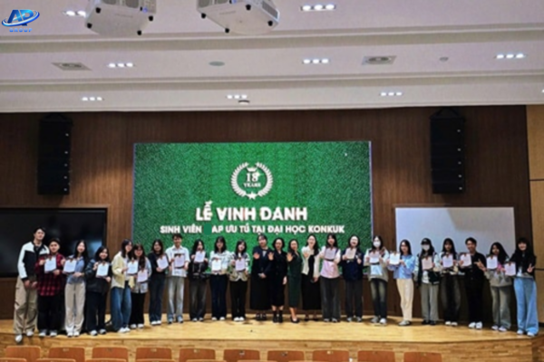 Lễ vinh danh Đại học Konkuk